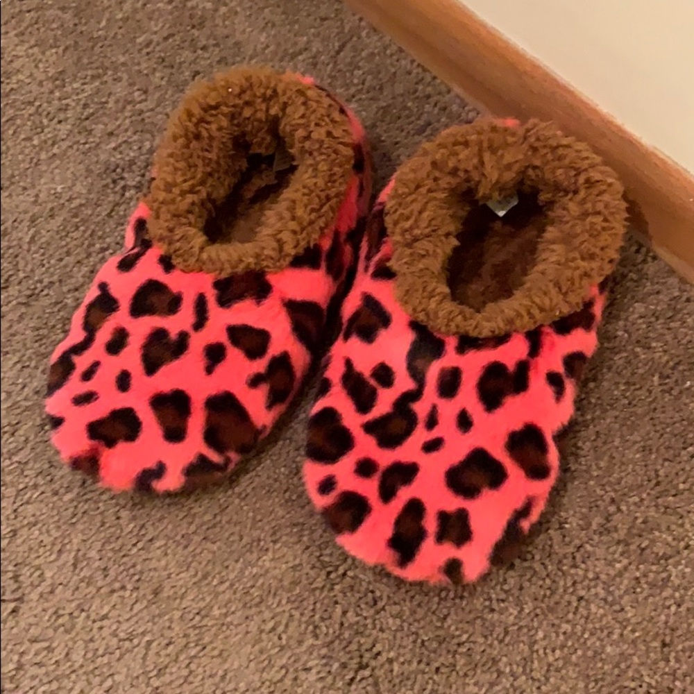 Pink leopard print slippers